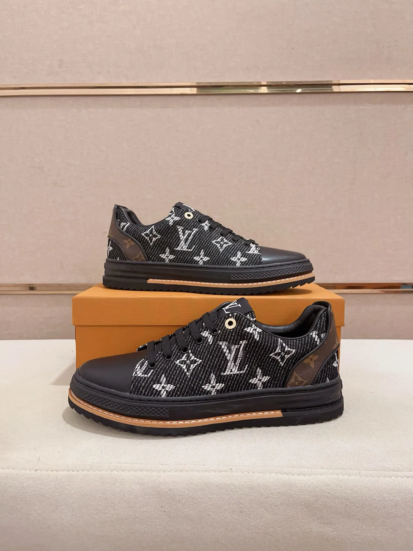 Men's shoes💰 400💰Louis Vuitton (Louis Vuitton/LV) top 🔍🔍 new models are on sale at the same time, the upper 🇮🇹 imported first-layer cowhide from Italy, fully imported sheepskin lining 💪💪, completely 1⃣️ to 1 ⃣️Re-engraved🇮🇹💪💪, ⚠Sole: The original sole is specially provided by the original factory, the exclusive movable molded sole is super comfortable, ⚠The original factory follows the order, 🔍🔍high quality, you can enter and exit the counter at will, welcome to compare⚠. Code number: 38-44. Can be customized for 45 non-refundable!